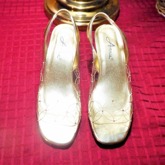 Imagine ~~~ ANNIE ~~~ SANDLES ~ Brand New 2 Inch Heel - Picture 2 of 3